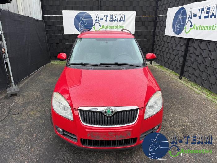 Skoda Fabia II Combi 1.4i 16V Samochód złomowany (2010, Czerwony)