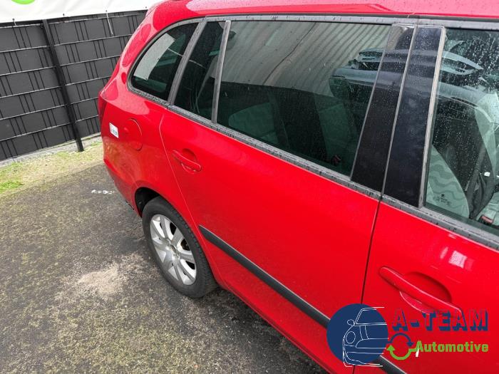 Skoda Fabia II Combi 1.4i 16V Samochód złomowany (2010, Czerwony)