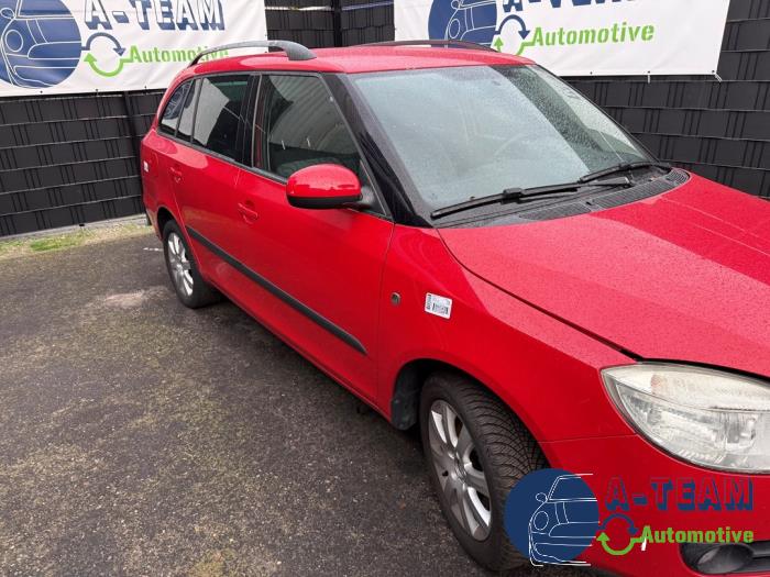 Skoda Fabia II Combi 1.4i 16V Samochód złomowany (2010, Czerwony)