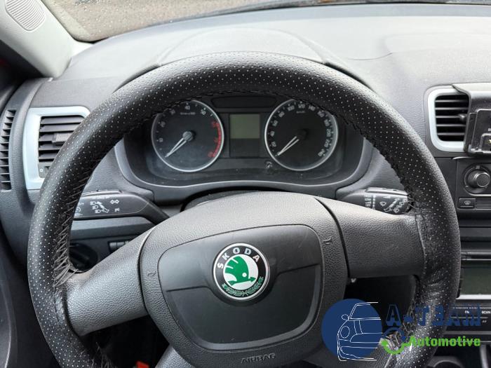Skoda Fabia II Combi 1.4i 16V Samochód złomowany (2010, Czerwony)