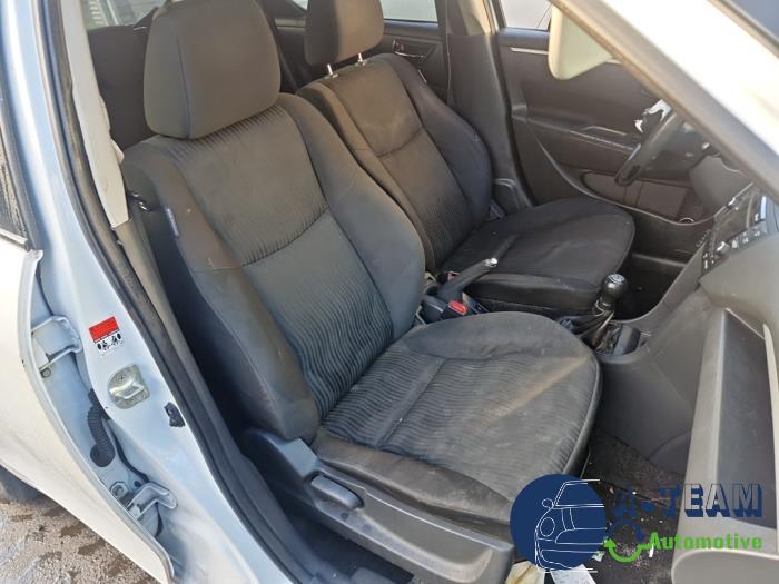 Suzuki Swift 1.2 16V Samochód złomowany (2011, Bialy)