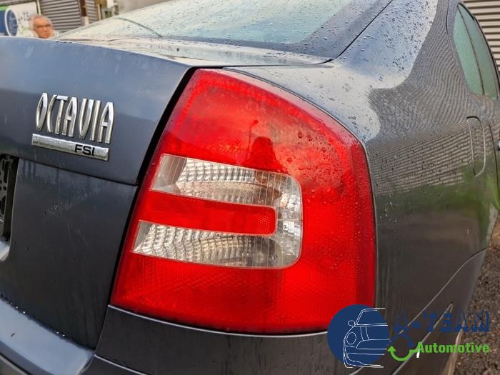 Skoda Octavia 1.6 FSI 16V Sloopvoertuig (2008, Metallic, Grijs)