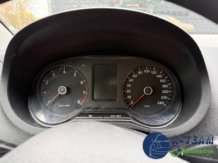 Volkswagen Polo V 1.2 12V BlueMotion Technology Skrotfordon (2012, WIT)