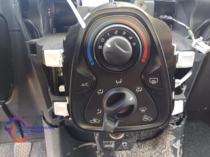 Peugeot 108 1.0 12V VVT-i Sloopvoertuig (2018, Zwart)