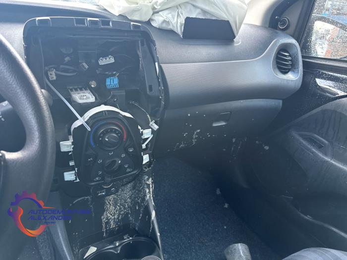 Peugeot 108 1.0 12V VVT-i Sloopvoertuig (2018, Zwart)