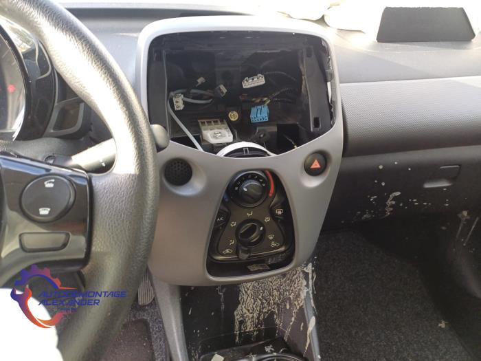 Peugeot 108 1.0 12V VVT-i Sloopvoertuig (2018, Zwart)