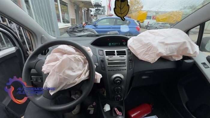 Toyota Yaris II 1.0 12V VVT-i Sloopvoertuig (2009, Grijs)