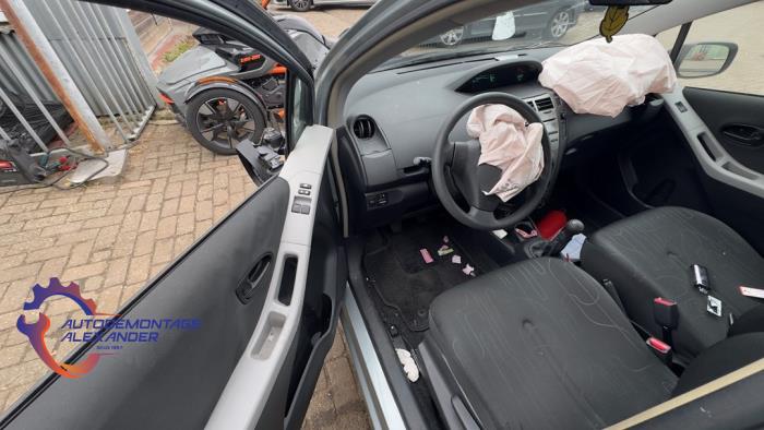 Toyota Yaris II 1.0 12V VVT-i Sloopvoertuig (2009, Grijs)
