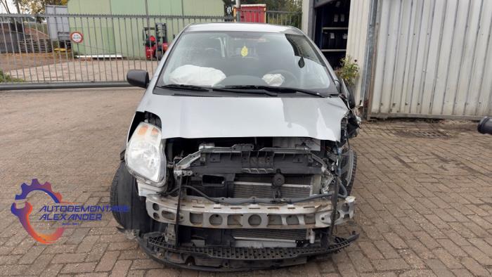 Toyota Yaris II 1.0 12V VVT-i Sloopvoertuig (2009, Grijs)