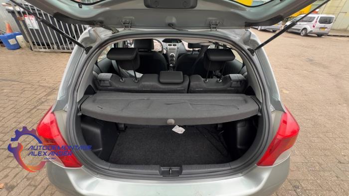 Toyota Yaris II 1.0 12V VVT-i Sloopvoertuig (2009, Grijs)