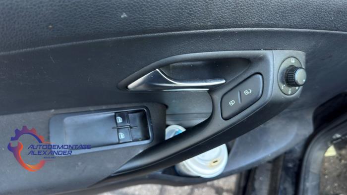 Volkswagen Polo V 1.2 TDI 12V BlueMotion Skrotfordon (2011, ZWART)