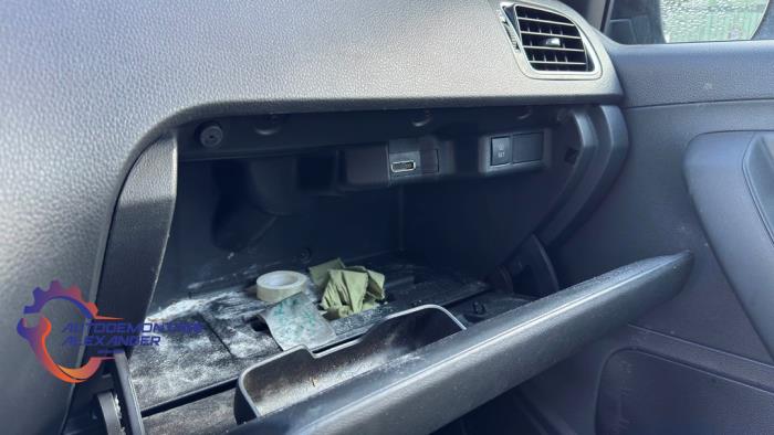 Volkswagen Polo V 1.2 TDI 12V BlueMotion Skrotfordon (2011, ZWART)