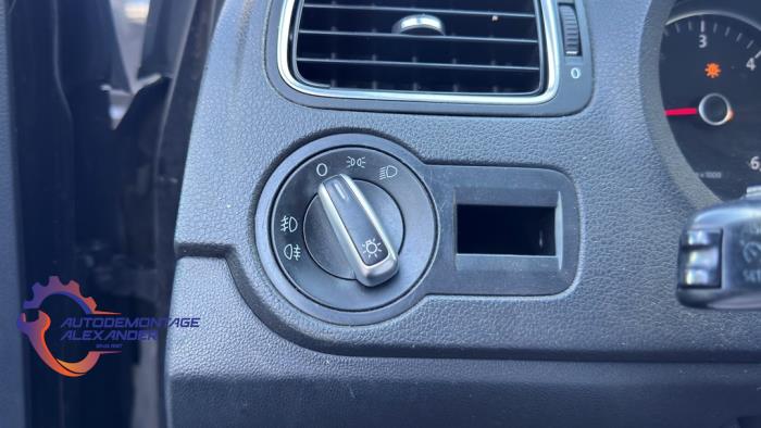 Volkswagen Polo V 1.2 TDI 12V BlueMotion Skrotfordon (2011, ZWART)