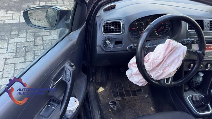 Volkswagen Polo V 1.2 TDI 12V BlueMotion Skrotfordon (2011, ZWART)