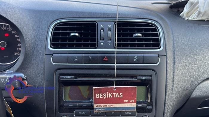 Volkswagen Polo V 1.2 TDI 12V BlueMotion Skrotfordon (2011, ZWART)