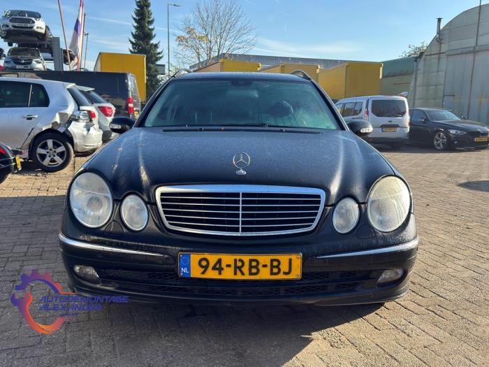 Mercedes E Combi 2.6 E-240 V6 18V Sloopvoertuig (2005, Zwart)