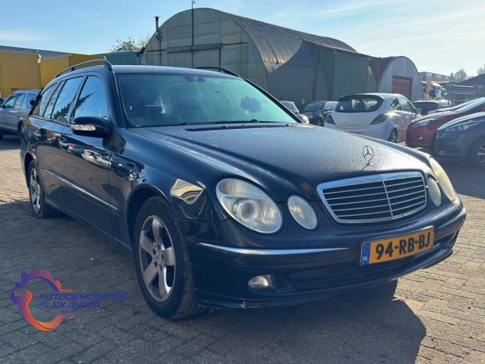 Mercedes E Combi 2.6 E-240 V6 18V Sloopvoertuig (2005, Zwart)