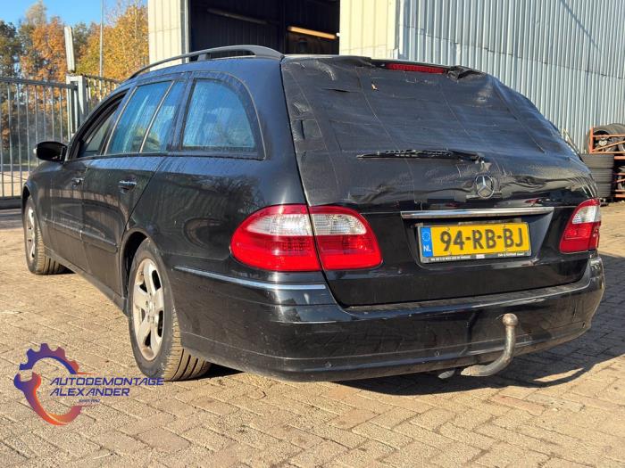 Mercedes E Combi 2.6 E-240 V6 18V Sloopvoertuig (2005, Zwart)