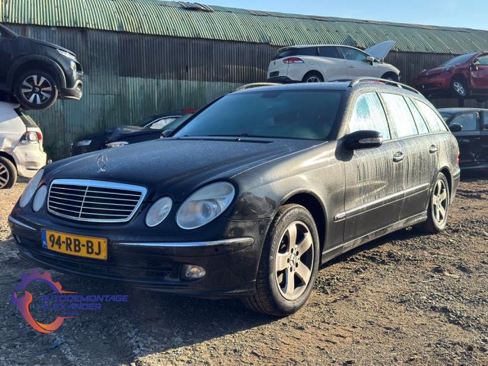 Mercedes E Combi 2.6 E-240 V6 18V Sloopvoertuig (2005, Zwart)