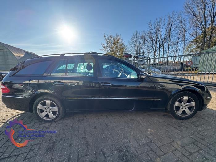 Mercedes E Combi 2.6 E-240 V6 18V Sloopvoertuig (2005, Zwart)