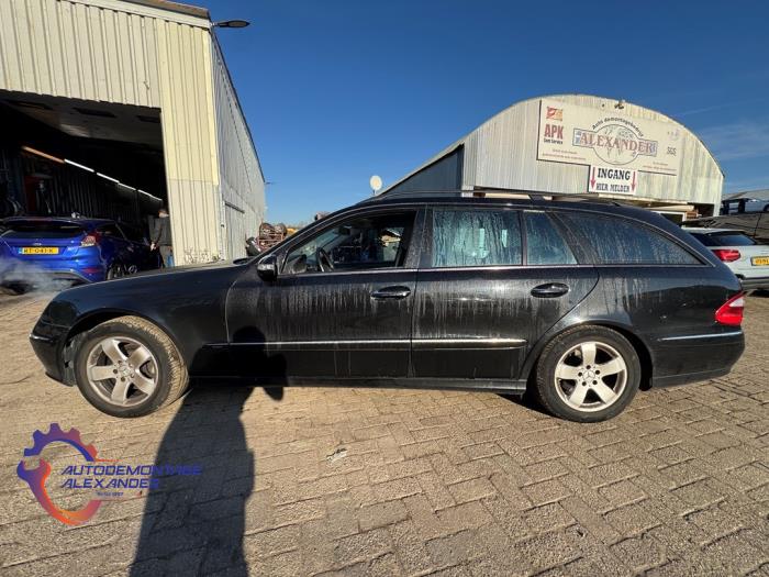 Mercedes E Combi 2.6 E-240 V6 18V Sloopvoertuig (2005, Zwart)