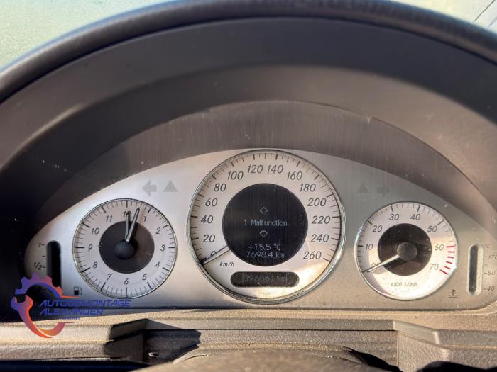 Mercedes E Combi 2.6 E-240 V6 18V Sloopvoertuig (2005, Zwart)