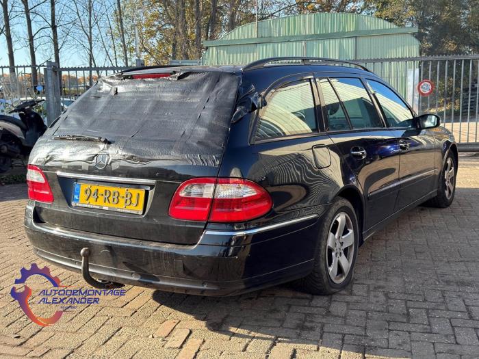 Mercedes E Combi 2.6 E-240 V6 18V Sloopvoertuig (2005, Zwart)