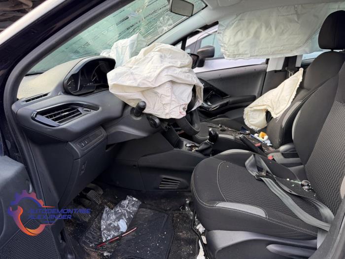 Peugeot 208 I 1.2 Vti 12V PureTech 82 Samochód złomowany (2016)