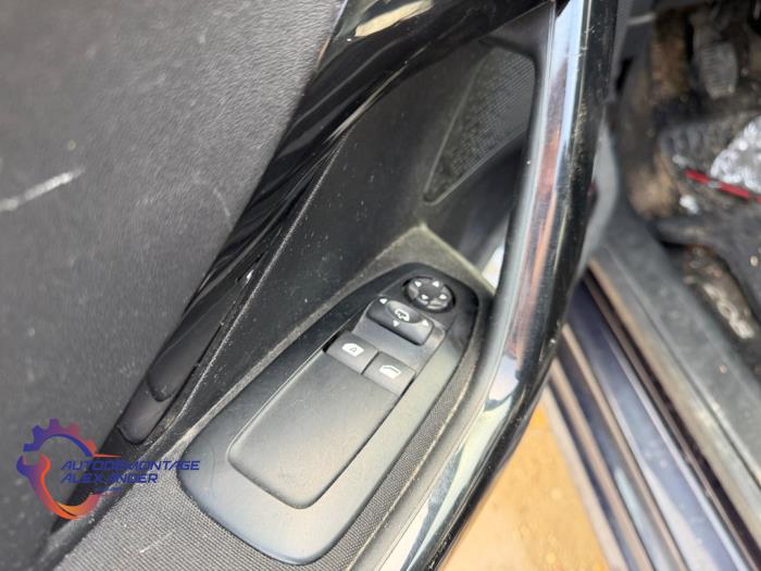 Peugeot 208 I 1.2 Vti 12V PureTech 82 Samochód złomowany (2016)