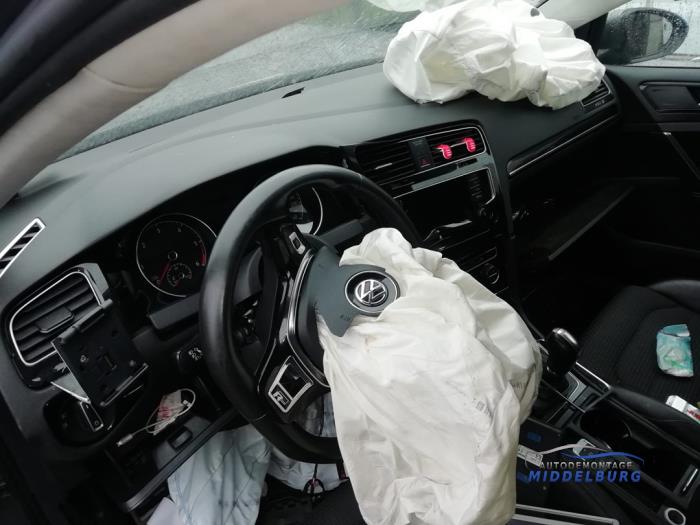 Volkswagen Golf VII Variant 1.6 TDI BlueMotion 16V Skrotfordon (2014, GRIJS)