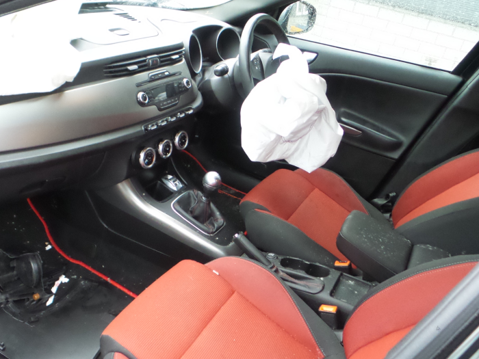 Alfa Romeo Giulietta 1.4 TB 16V MultiAir Skrotfordon (2013, ZWART UNI)