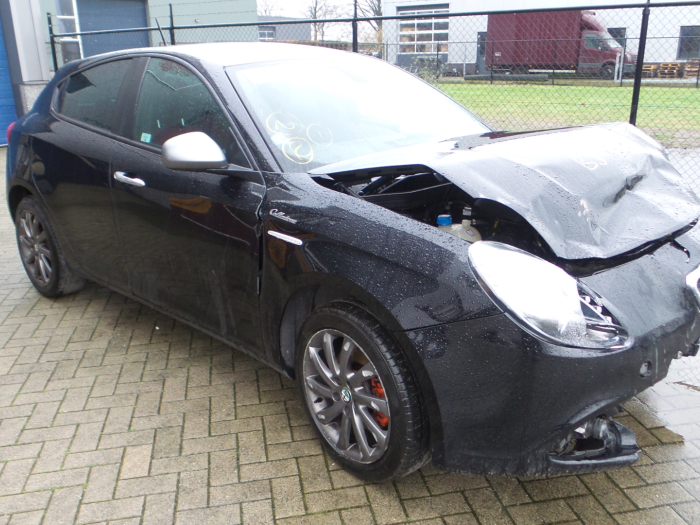 Alfa Romeo Giulietta 1.4 TB 16V MultiAir Skrotfordon (2013, ZWART UNI)