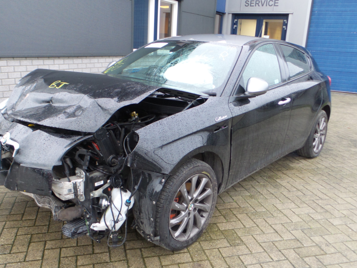 Alfa Romeo Giulietta 1.4 TB 16V MultiAir Skrotfordon (2013, ZWART UNI)