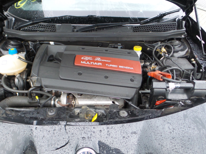 Alfa Romeo Giulietta 1.4 TB 16V MultiAir Skrotfordon (2013, ZWART UNI)