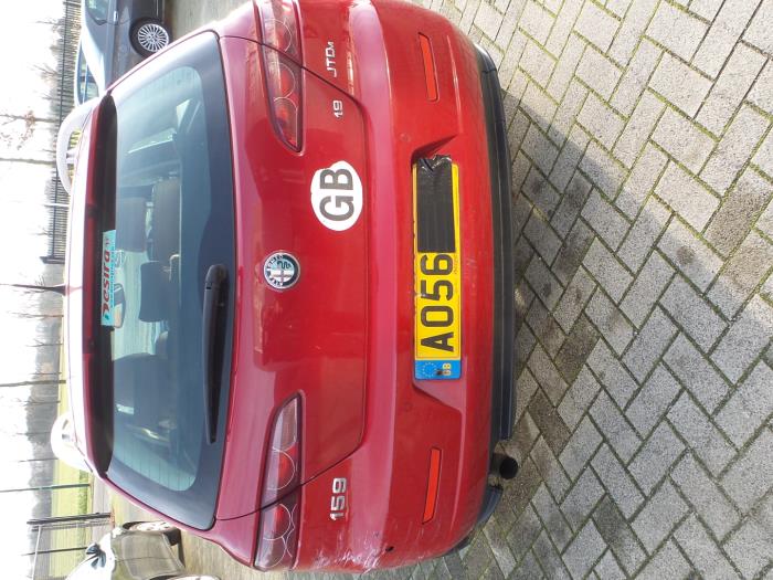 Alfa Romeo 159 Sportwagon 1.9 JTDm 16V Sloopvoertuig (2007, Unikleur, Rood)