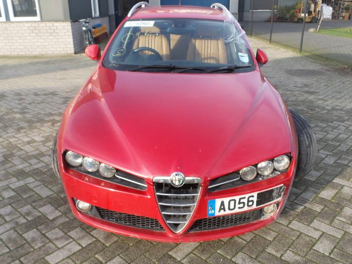 Alfa Romeo 159 Sportwagon 1.9 JTDm 16V Sloopvoertuig (2007, Unikleur, Rood)