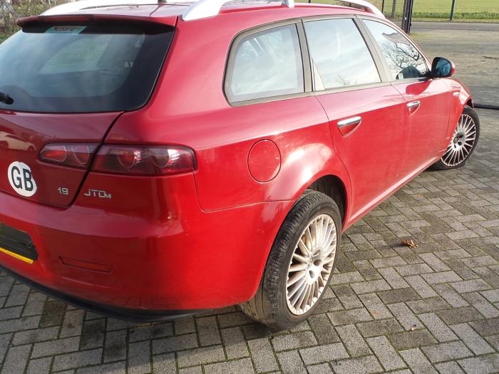 Alfa Romeo 159 Sportwagon 1.9 JTDm 16V Sloopvoertuig (2007, Unikleur, Rood)