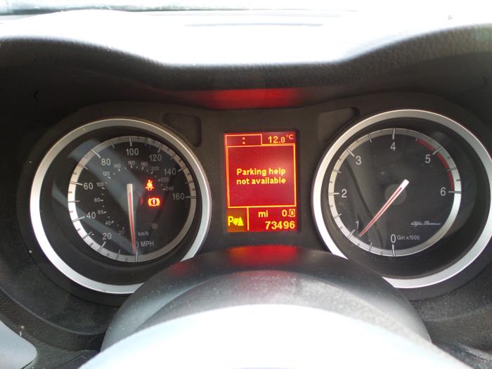 Alfa Romeo 159 Sportwagon 1.9 JTDm 16V Sloopvoertuig (2007, Unikleur, Rood)