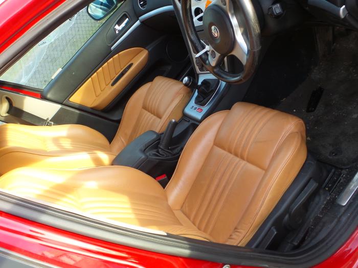 Alfa Romeo 159 Sportwagon 1.9 JTDm 16V Sloopvoertuig (2007, Unikleur, Rood)