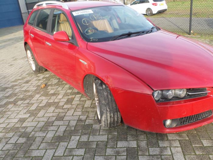 Alfa Romeo 159 Sportwagon 1.9 JTDm 16V Sloopvoertuig (2007, Unikleur, Rood)