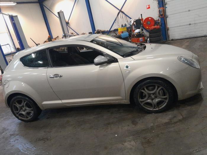 Alfa Romeo MiTo 1.4 Turbo Multi Air 16V Quadrifoglio Verde Skrotfordon (2015, CHAMPAGNE)