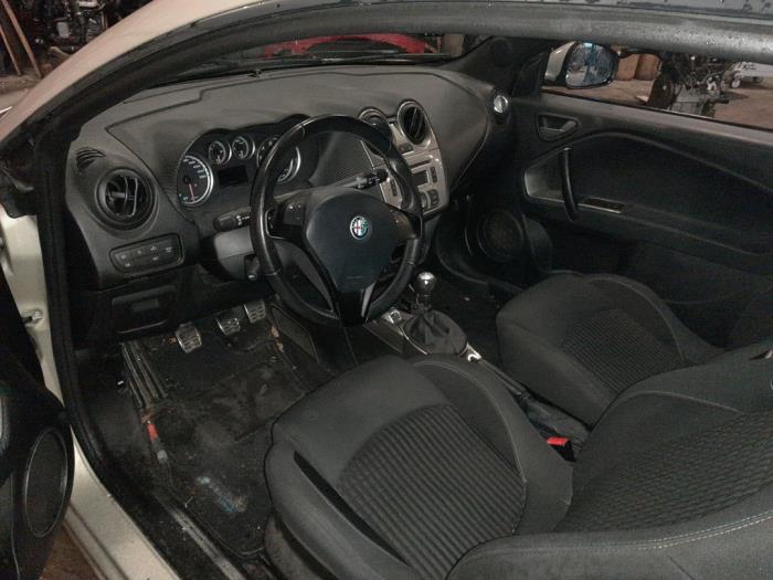 Alfa Romeo MiTo 1.4 Turbo Multi Air 16V Quadrifoglio Verde Skrotfordon (2015, CHAMPAGNE)