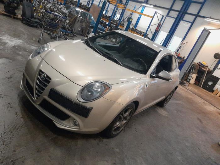 Alfa Romeo MiTo 1.4 Turbo Multi Air 16V Quadrifoglio Verde Skrotfordon (2015, CHAMPAGNE)