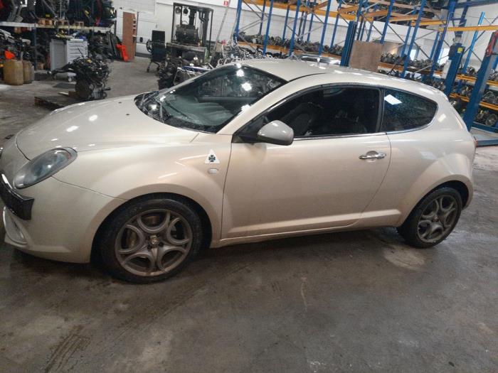 Alfa Romeo MiTo 1.4 Turbo Multi Air 16V Quadrifoglio Verde Skrotfordon (2015, CHAMPAGNE)