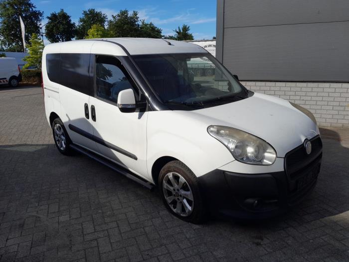 Fiat Doblo Cargo 1.6 D Multijet Skrotfordon (2012, WIT)