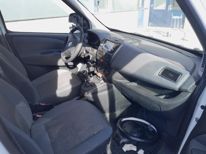 Fiat Doblo Cargo 1.6 D Multijet Skrotfordon (2012, WIT)