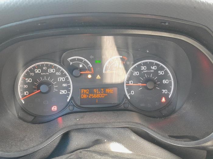 Fiat Doblo Cargo 1.6 D Multijet Skrotfordon (2012, WIT)