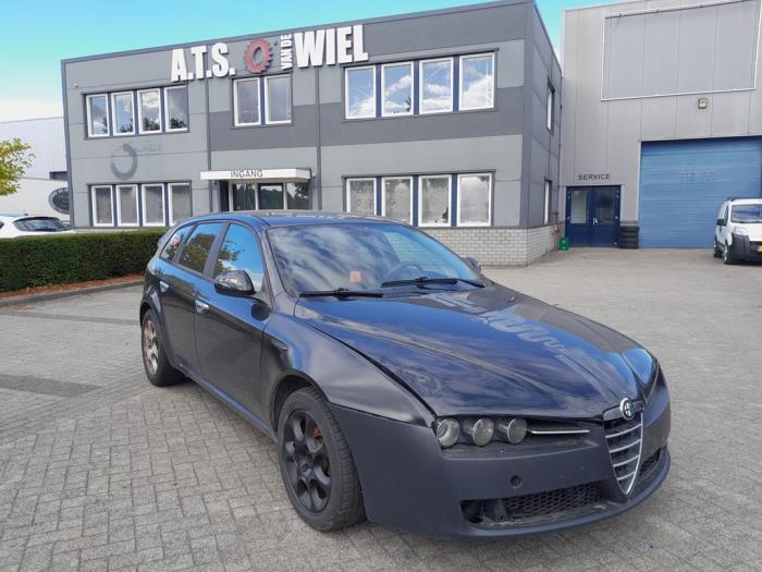 Alfa Romeo 159 1.9 JTS 16V Skrotfordon (2007, ZWART)