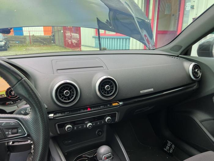 Audi A3 Sportback 1.4 TFSI ACT Ultra 16V Skrotfordon (2016, ZWART)