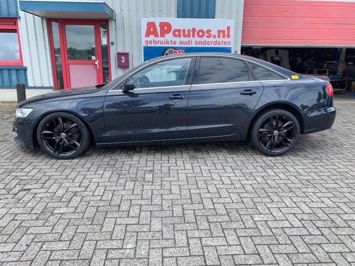 Audi A6 2.8 V6 24V FSI Skrotfordon (2012, BLAUW)